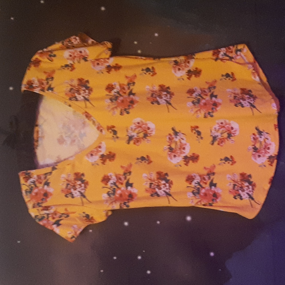 EUC Buttery soft tee yellow with orange red and green floral prints v neck